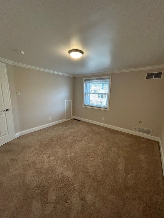 Building Photo - Modern Charm: 2 BR Home with Finished Basement, Pet Friendly, Assigned Parking, and Prime Location!