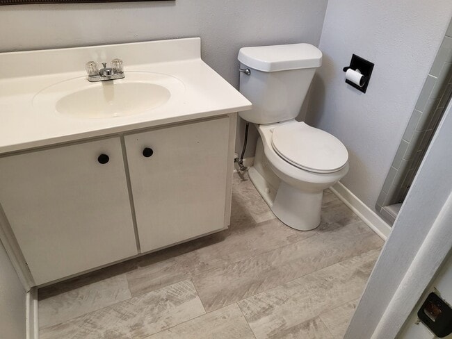 Building Photo - 1713 Chip-N-Dale Dr