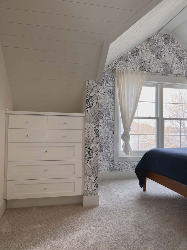 Building Photo - Fully Furnished House plus Mother-in-law suite - Lake Views & Access - Winter Rental Only