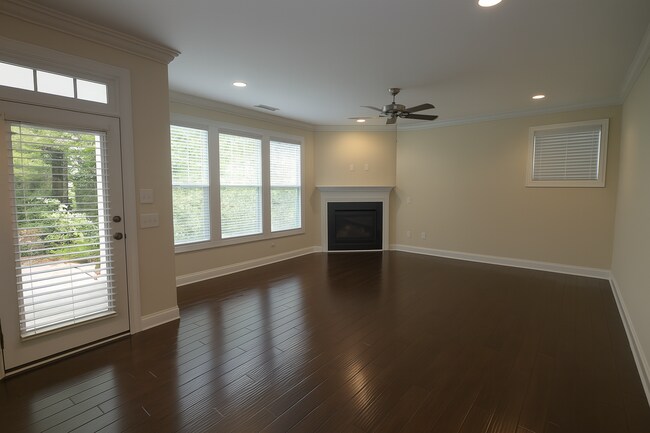 Building Photo - 542 Finnbar Dr