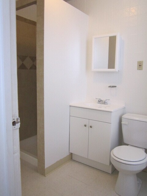 Building Photo - 448 Hawley Ave