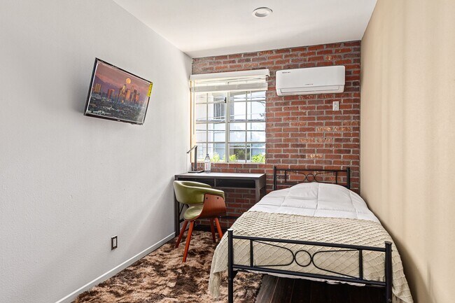 Building Photo - 10777 Ashton Ave