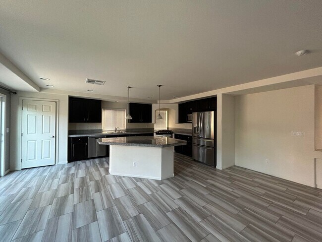 Building Photo - Great curb appeal