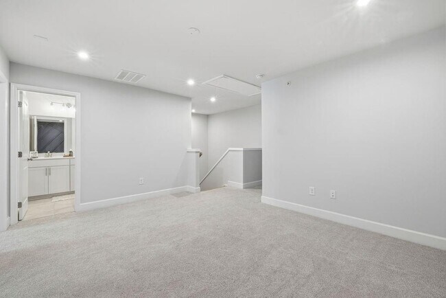 Building Photo - 440 Millsap Wy