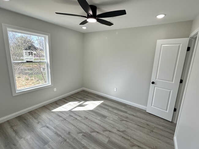 Building Photo - 75 Bluegrass Rd