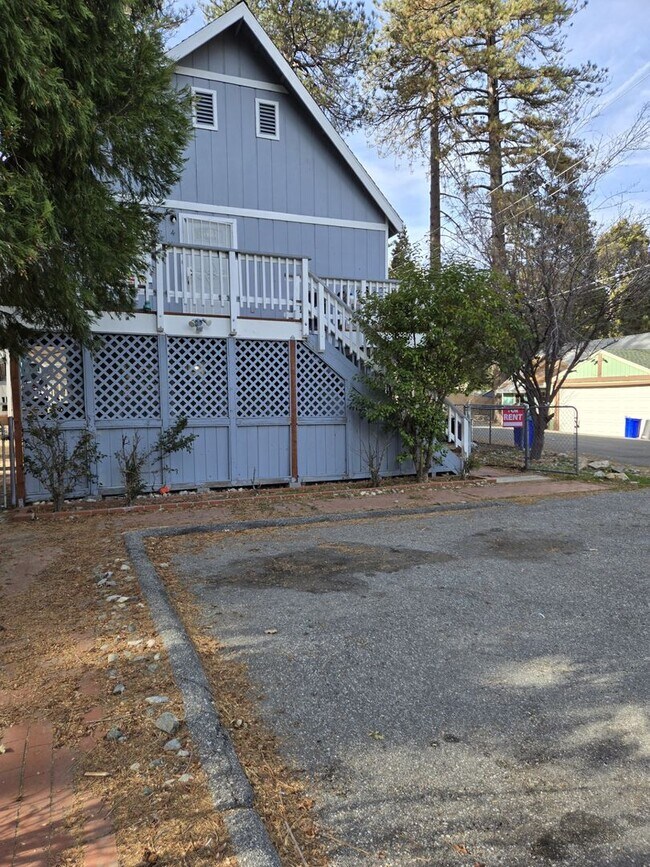 Building Photo - CR2398