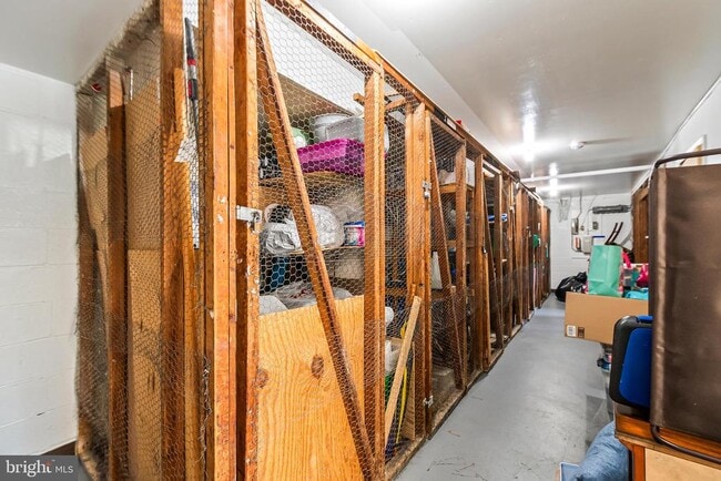 Building Photo - 3945 Lyndhurst Dr