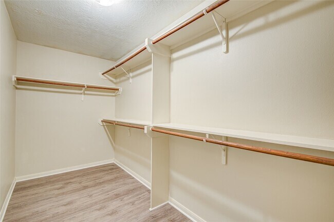 Building Photo - 16145 Sun View Ln