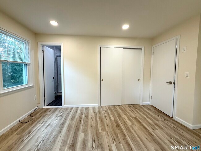 Building Photo - 299 Villa Ave