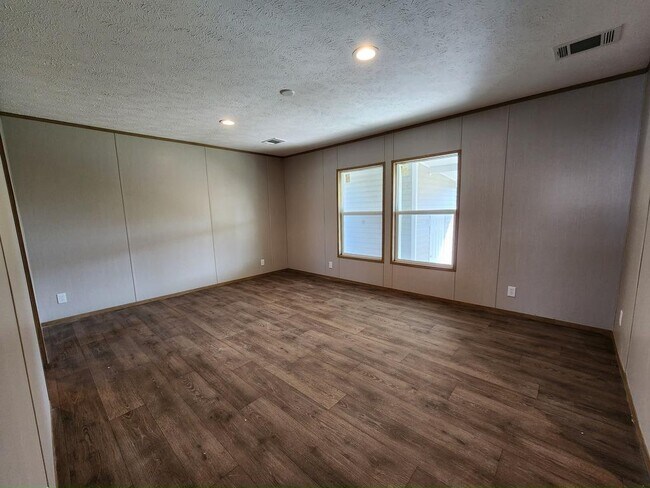 Building Photo - 539 Zebra Dr