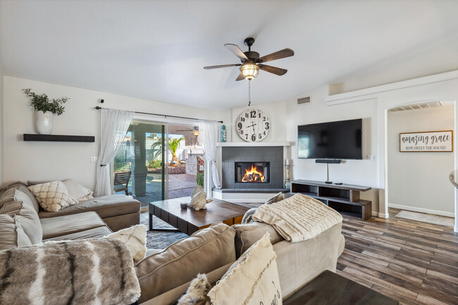 Building Photo - 3785 Cholla Dr