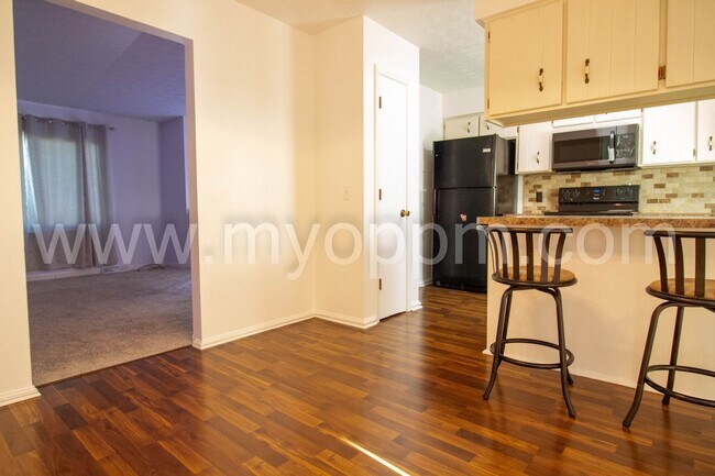 Building Photo - 6711 S 75th Ave