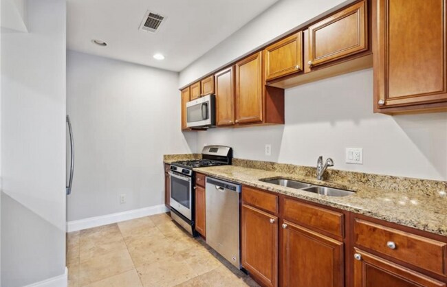 Building Photo - 6980 Roswell Rd