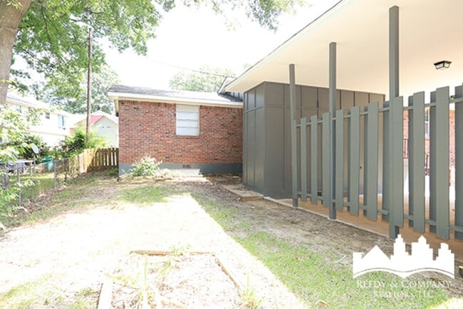 Building Photo - 2910 Dove St