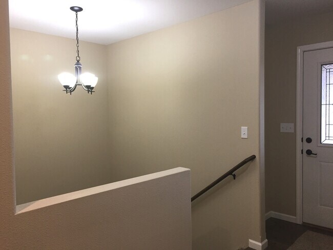 Building Photo - 4Bed/3Bath, House, Quiet Subdivision!