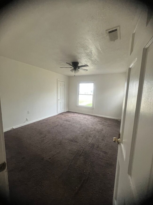 Building Photo - Section 8/ First month special