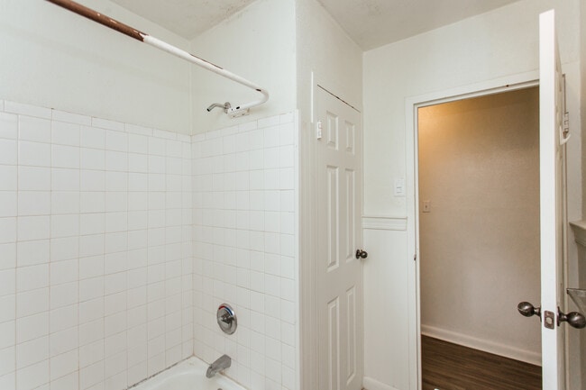 Building Photo - 255 Sunset Dr