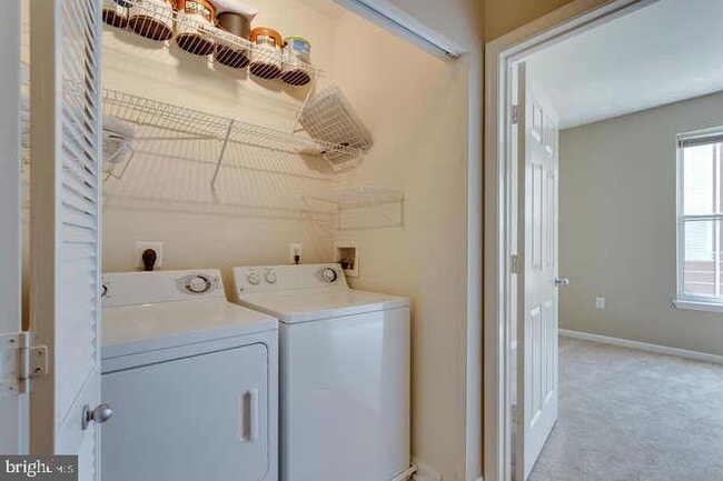 Building Photo - 2765 Centerboro Dr