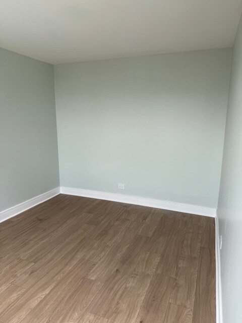 Bedroom - 3930 N Pine Grove Ave
