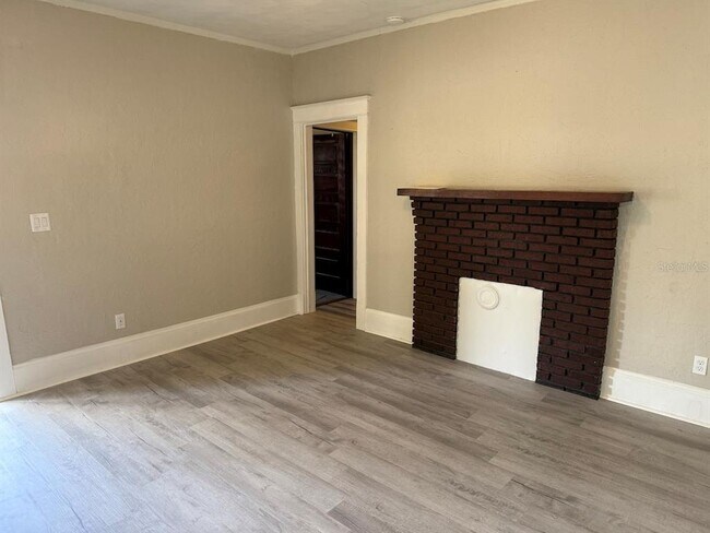 Building Photo - 714 Laurel Ave