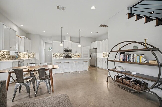 Building Photo - 6700 Canal St