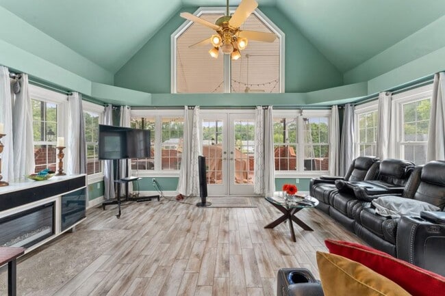 Building Photo - 4101 Lakeland Hills Dr
