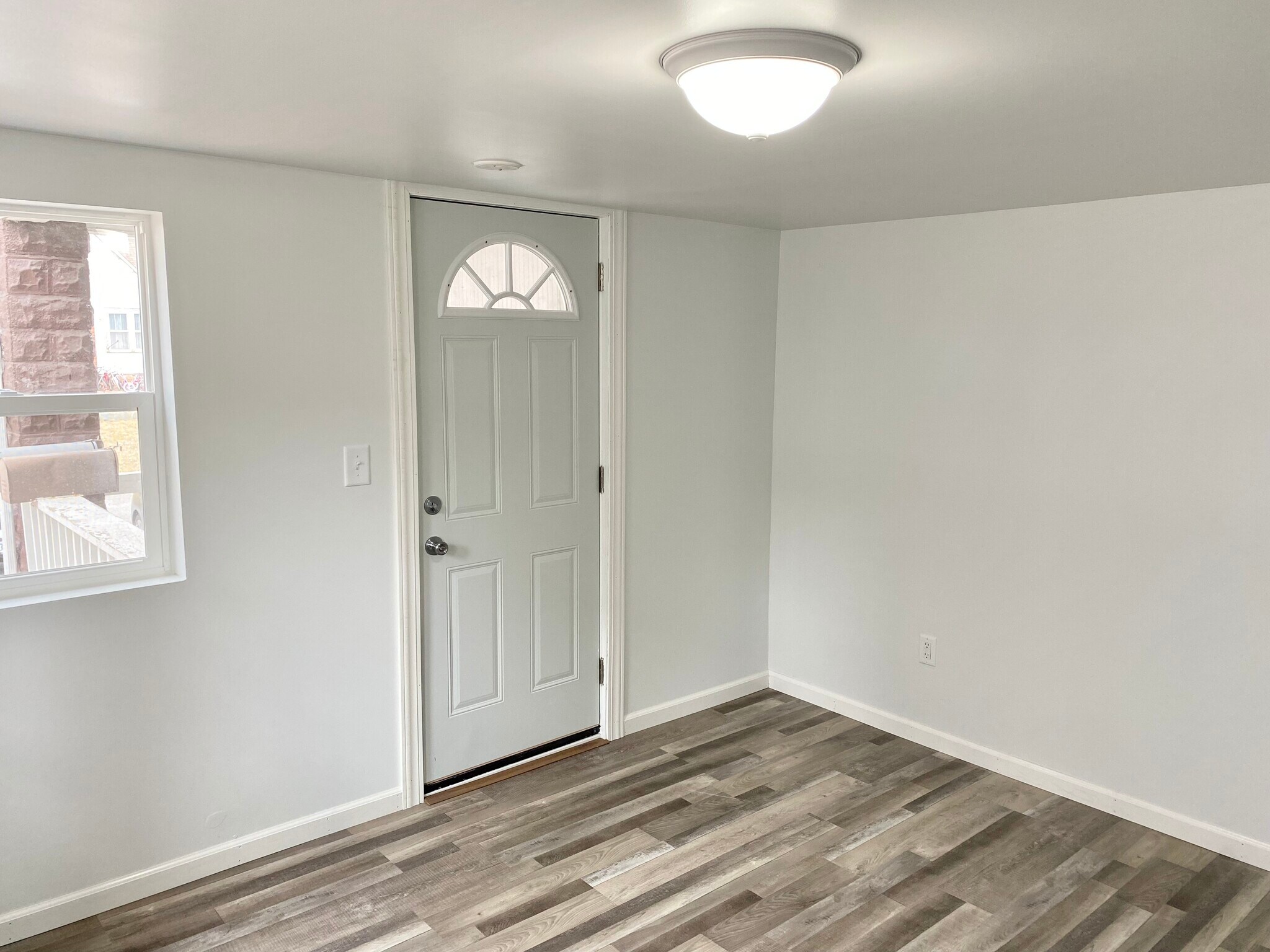 Living room - 520 W Edwards st