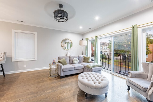 Building Photo - 4634 S Langley Ave