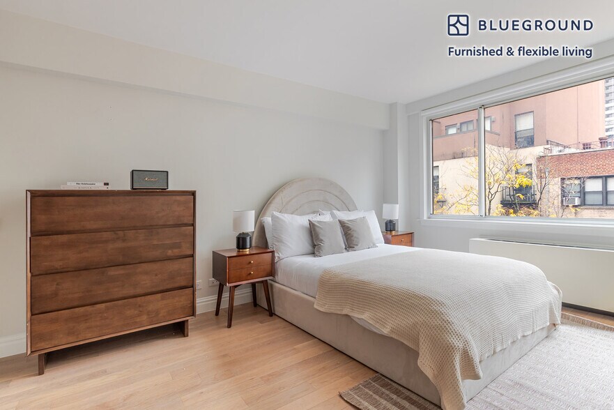 Building Photo - 340 E 51st St