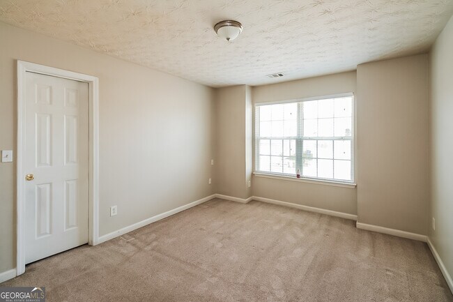 Building Photo - 415 Parkside Way