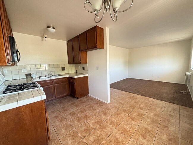 Building Photo - West Lancaster Apartment