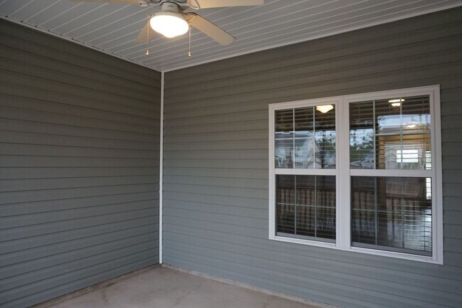 Building Photo - 3 Bedroom 2 Full Bathroom w/ Bonus Room located in The Preserves at Tidewater, Sneads Ferry!