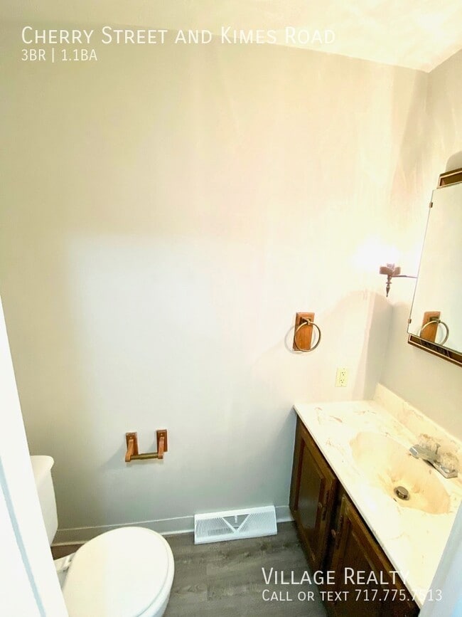 Building Photo - 225 Cherry St