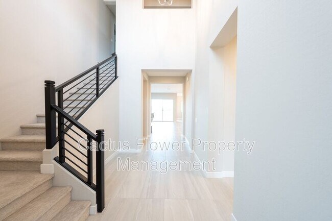 Building Photo - 3130 E Alicia Dr