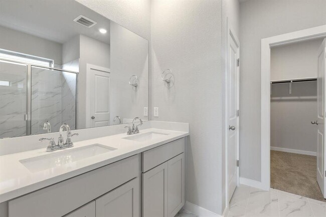 Building Photo - 220 Lazy Lizzy Rd