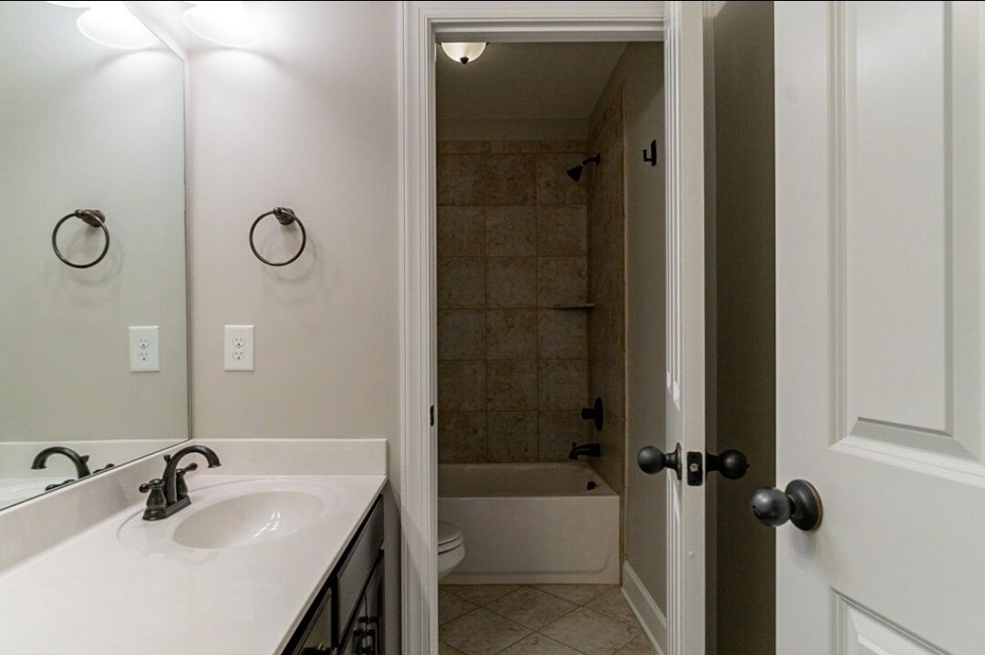 Building Photo - 8273 Middlewick Ln