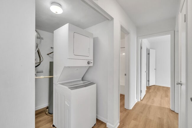 Building Photo - Easy Living- Easy Leasing- 2 Bedroom Apart...