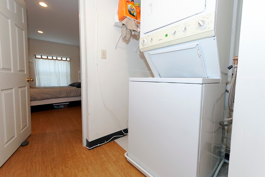 Building Photo - 27 Ashford St