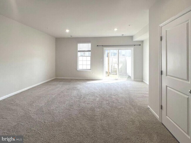 Building Photo - 2013 Thornbrook Wy