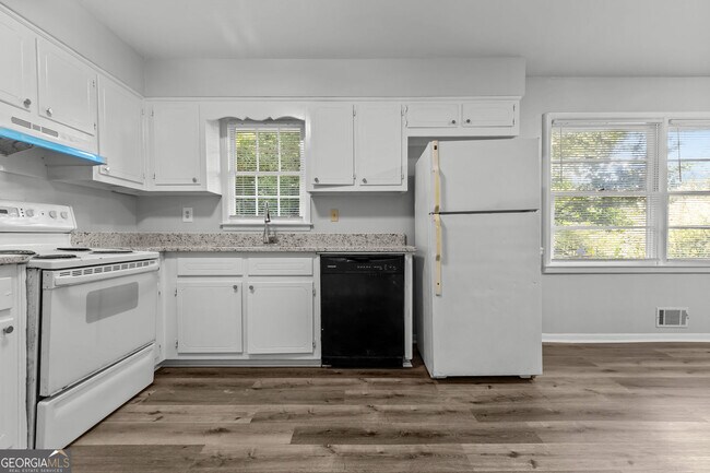 Building Photo - 1834 Dogwood Ct SW