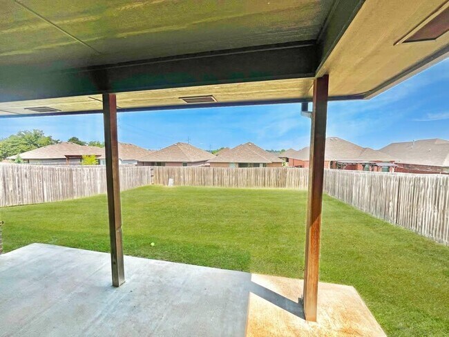 Building Photo - 2225 Fallview Dr