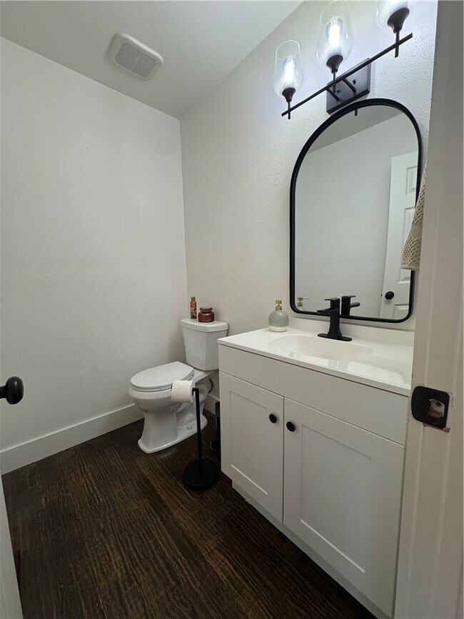 Building Photo - 101 Fox Glove Ln