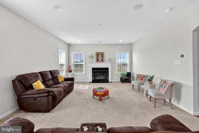 Building Photo - 40 Gina Dr