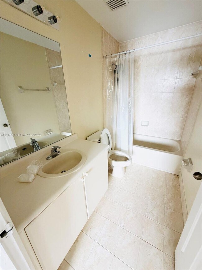 Building Photo - 2505 SE 14th Ave