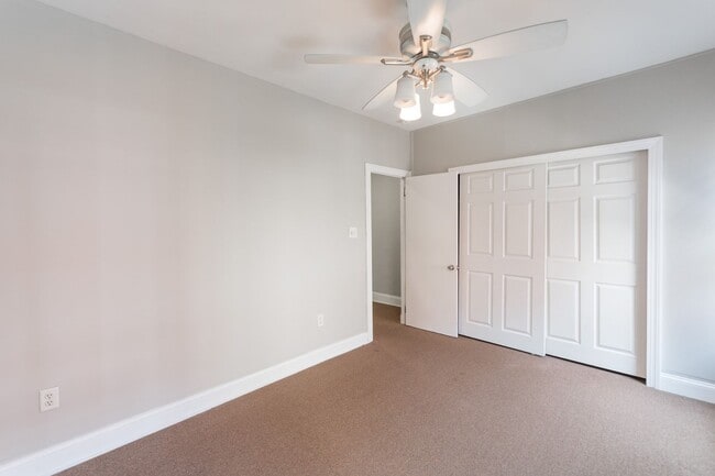 Building Photo - Three Bedroom Home in Graduate Hospital