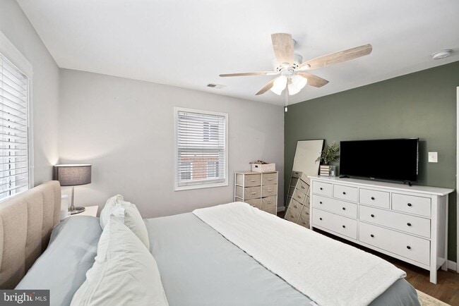 Building Photo - 5820 Fifer Dr