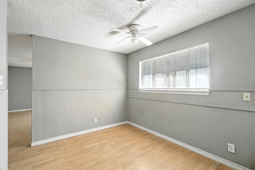 Building Photo - 3347 S 27th St