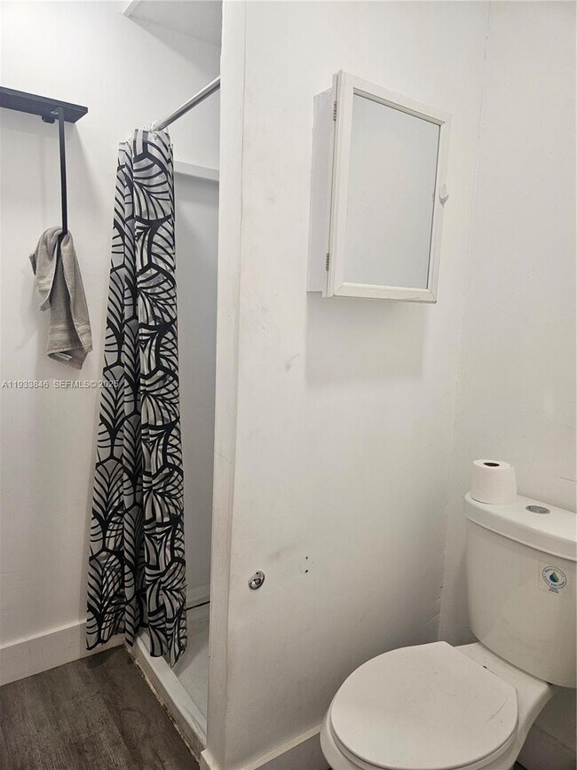 Building Photo - 7817 Fairway Blvd