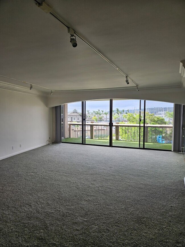 Building Photo - Live at Le Rondelet - Two Bedrooms and Views!