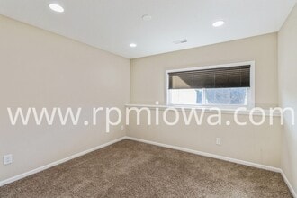 Building Photo - END UNIT! 3 Bedroom Townhome in Waukee School District!